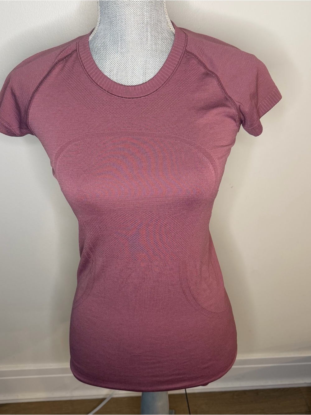 Lululemon swift stride 6 Women’s Short Sleeve Seamless Top - Mauve Pink